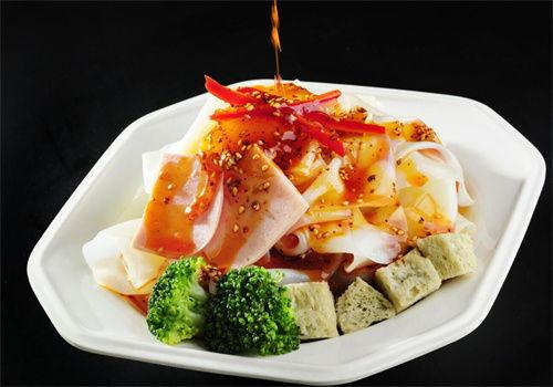 凉皮哥黑国产车视频  第2张